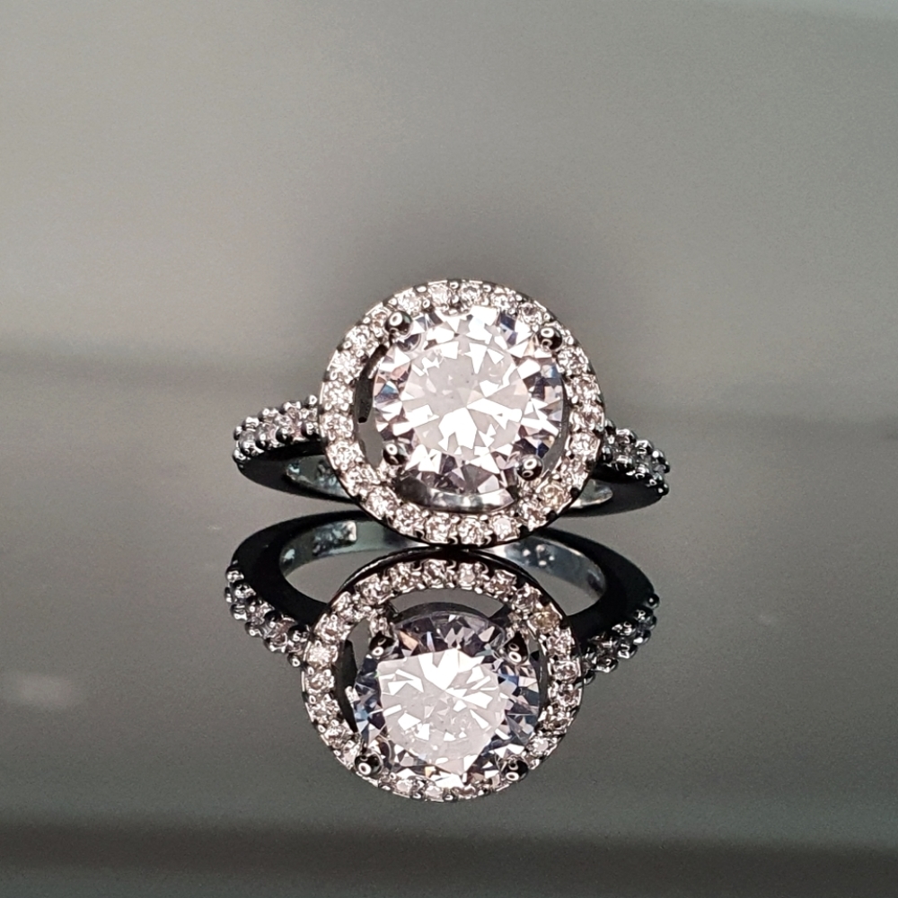 Luxury Silver Round Diamond Ring - Picture 1 of 2